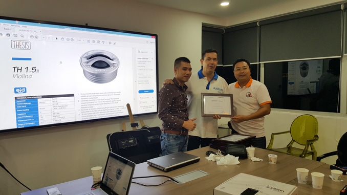 Hấp dẫn buổi tập huấn về âm thanh xe ô tô cao cấp từ Italy hap dan buoi tap huan ve am thanh xe o to cao cap tu italy