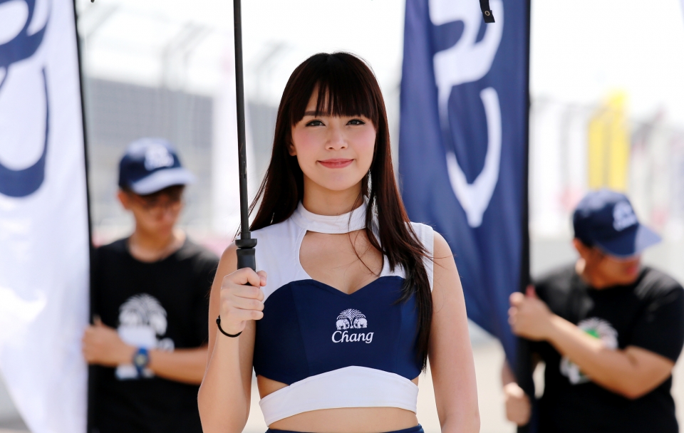 Những ánh mắt "hút hồn nửa thế giới" trên đường đua nhung anh mat hut hon nua the gioi tren duong dua