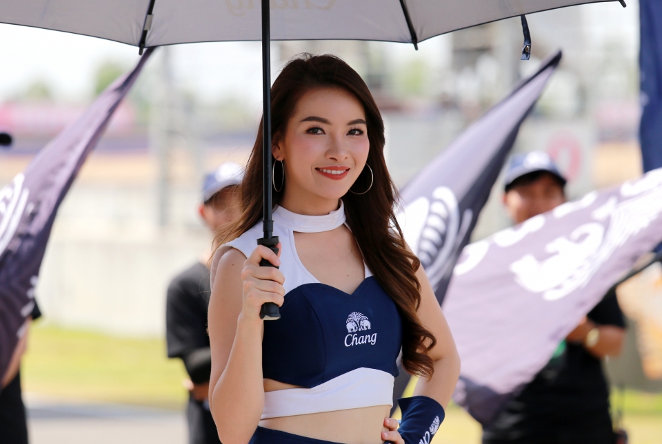 Những ánh mắt "hút hồn nửa thế giới" trên đường đua nhung anh mat hut hon nua the gioi tren duong dua