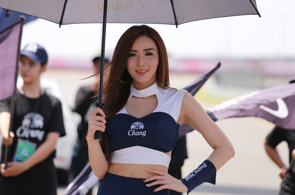 Những ánh mắt "hút hồn nửa thế giới" trên đường đua nhung anh mat hut hon nua the gioi tren duong dua