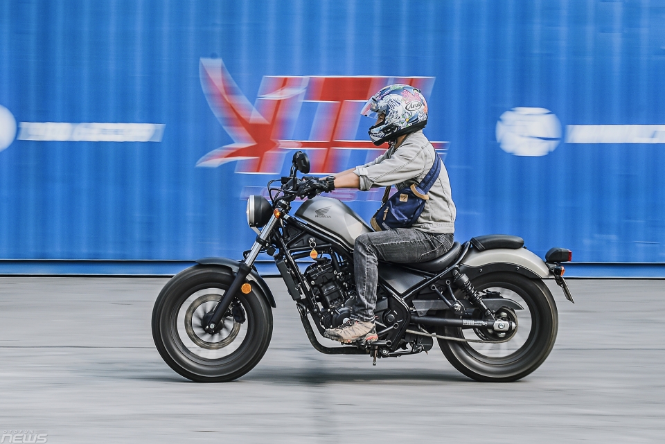 Honda Rebel 300: Sự trở lại của "kẻ nổi loạn" honda rebel 300 su tro lai cua ke noi loan