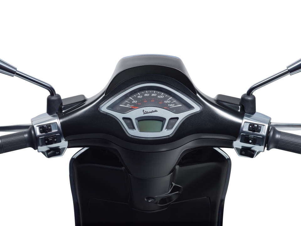 piaggio viet nam ra mat phien ban vespa sprint carbon