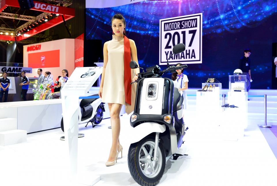 vmcs 2017 nguoi dep ben nhung chiec xe 2 banh