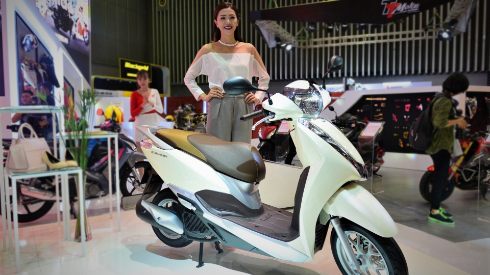 [VMCS 2017] Honda LEAD 125cc 2017: Cốp rộng hơn, tiết kiệm xăng hơn, thêm khóa thông minh