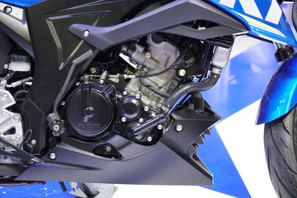 vmcs 2017 xe the thao co nho suzuki gsx r150 va gsx s150 gay chu y