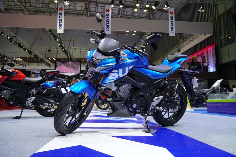 vmcs 2017 xe the thao co nho suzuki gsx r150 va gsx s150 gay chu y