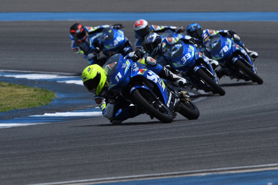vmcs 2017 xe the thao co nho suzuki gsx r150 va gsx s150 gay chu y