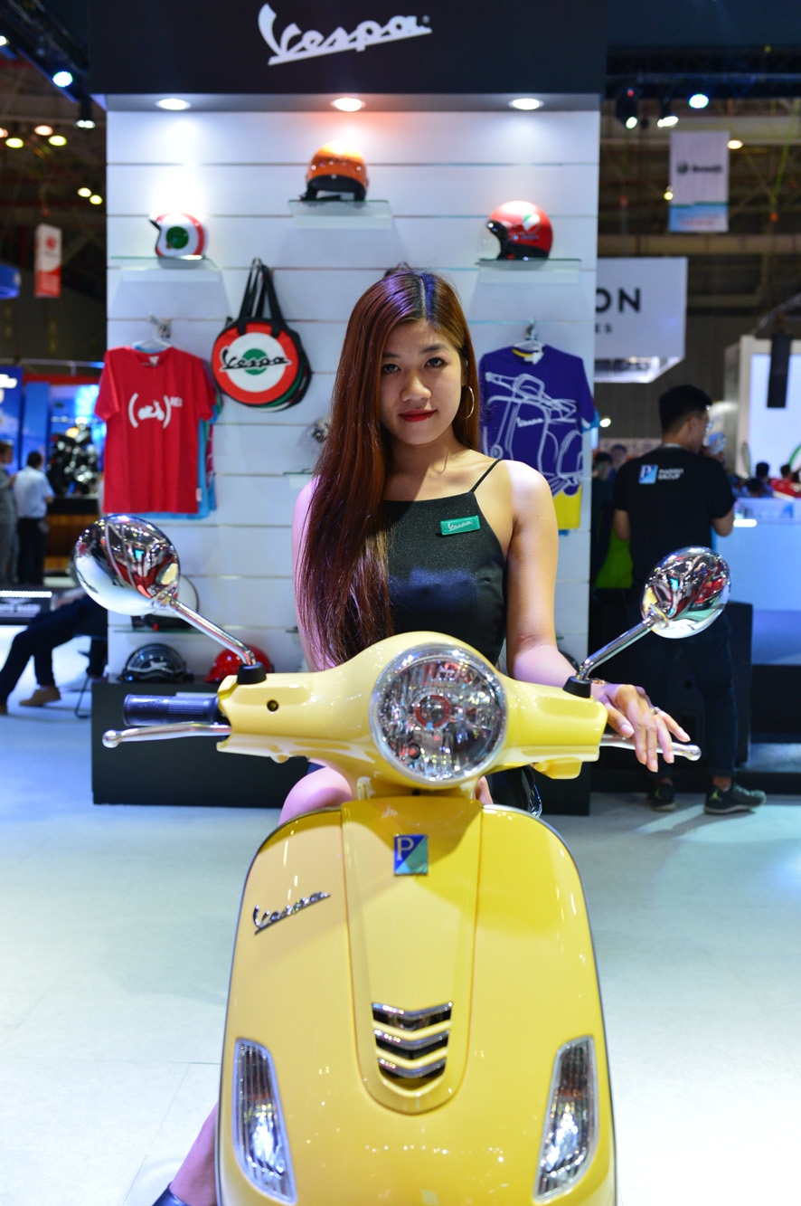 vmcs 2017 doc dao phong trung bay da thuong hieu motoplex cua piaggio