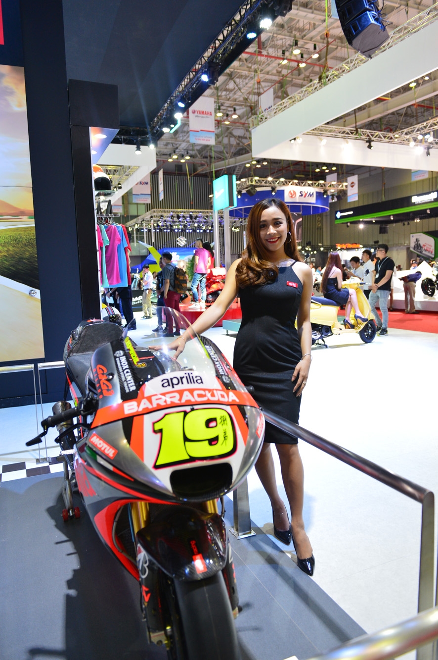 vmcs 2017 doc dao phong trung bay da thuong hieu motoplex cua piaggio
