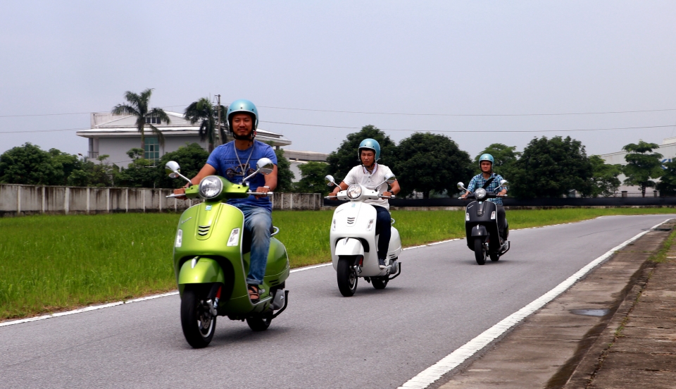he lo nhung hinh anh dau tien cua vespa gts 2017