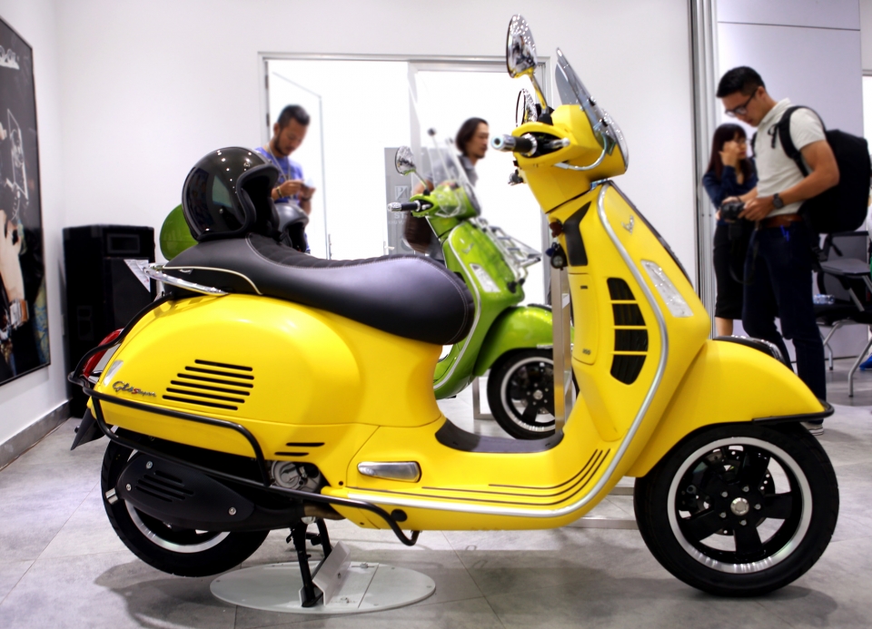 he lo nhung hinh anh dau tien cua vespa gts 2017