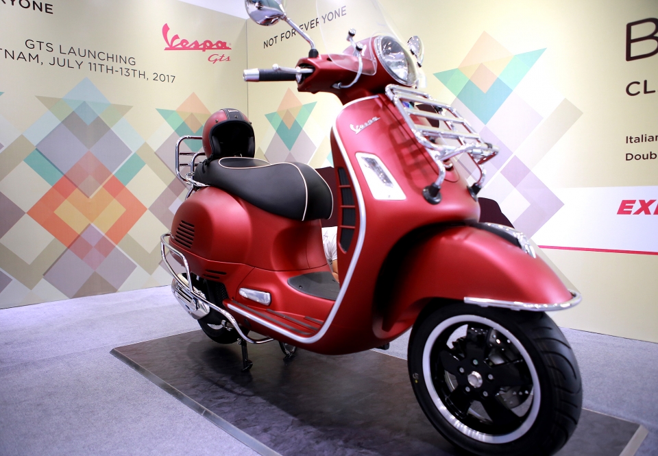 he lo nhung hinh anh dau tien cua vespa gts 2017