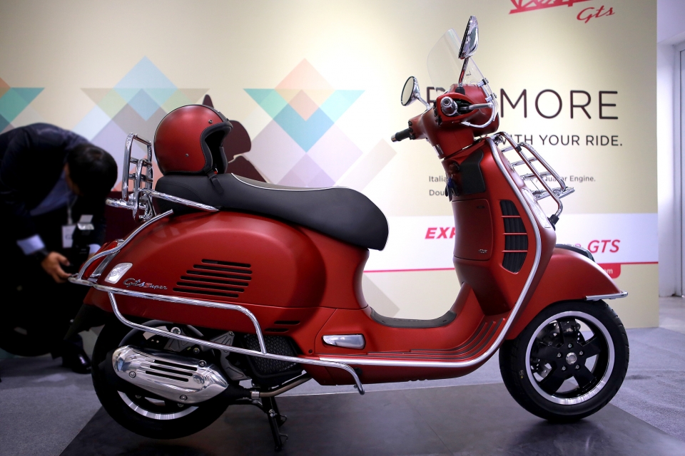 he lo nhung hinh anh dau tien cua vespa gts 2017