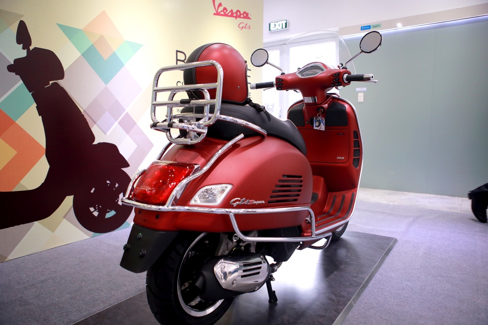 he lo nhung hinh anh dau tien cua vespa gts 2017