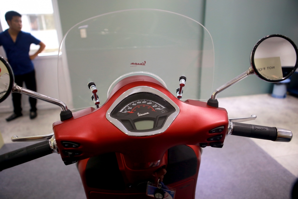 he lo nhung hinh anh dau tien cua vespa gts 2017