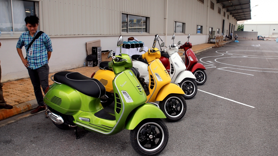 he lo nhung hinh anh dau tien cua vespa gts 2017