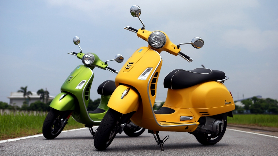 Hé lộ những hình ảnh đầu tiên của Vespa GTS 2017