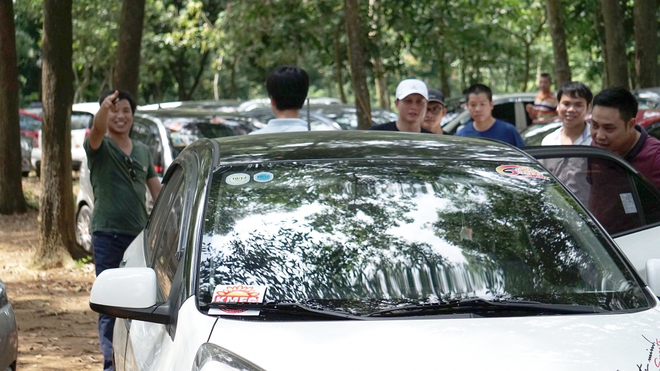 Màn xếp xe kỷ niệm sinh nhật lần thứ 6 hoành tráng của CLB KIA Morning OTOFUN man xep xe ky niem sinh nhat lan thu 6 hoanh trang cua clb kia morning otofun