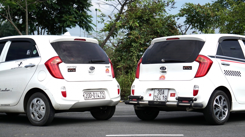 Màn xếp xe kỷ niệm sinh nhật lần thứ 6 hoành tráng của CLB KIA Morning OTOFUN man xep xe ky niem sinh nhat lan thu 6 hoanh trang cua clb kia morning otofun