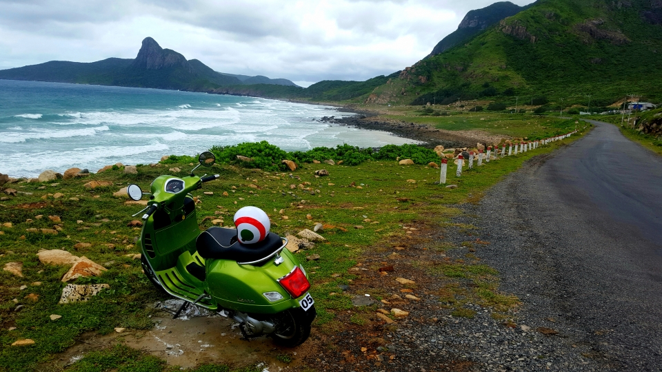 Vespa GTS Super 2017: Quyến rũ, cảm xúc và tự do!