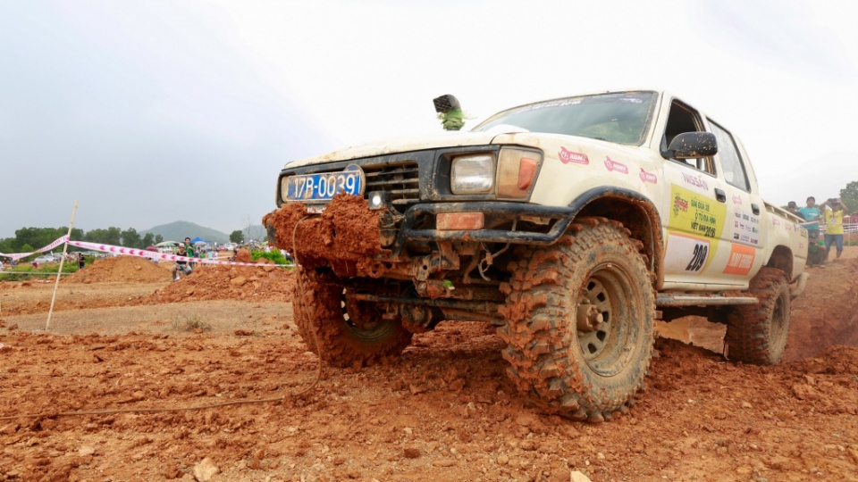 [VOC 2017] Xe đua off-road dùng lốp gì?