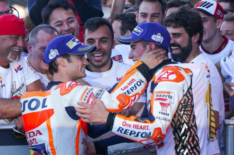 Tay đua Tây Ban Nha Marc Marquez lên ngôi Vô địch mùa giải MotoGP 2017 tại quê nhà tay dua tay ban nha marc marquez len ngoi vo dich mua giai motogp 2017 tai que nha
