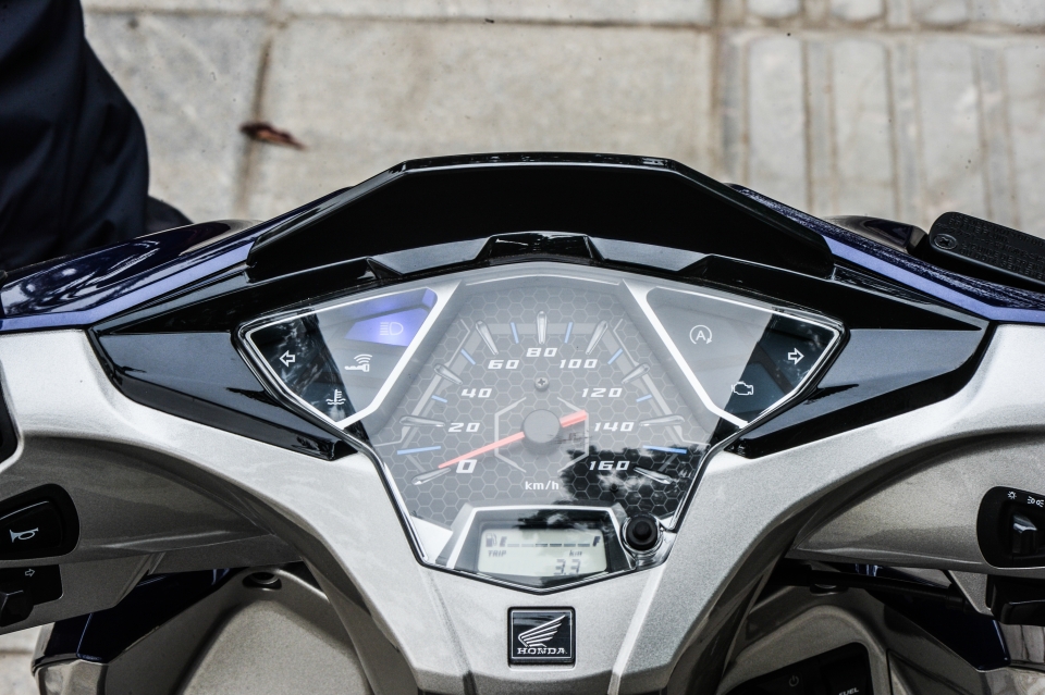 honda air blade 2018 uu the tuyet doi nho dung hoa cong nang va phong cach