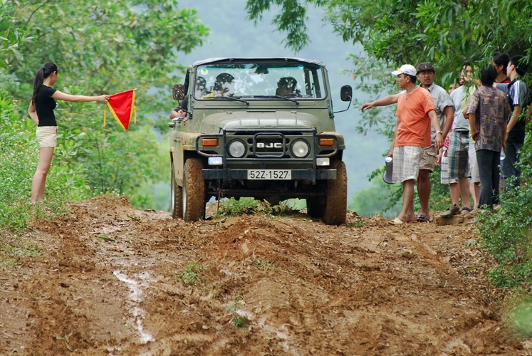 Vô lăng Vàng 2008: Off-road kỷ niệm sinh nhật lần thứ 2 của diễn đàn OTOFUN vo lang vang 2008 off road ky niem sinh nhat lan thu 2 cua dien dan otofun