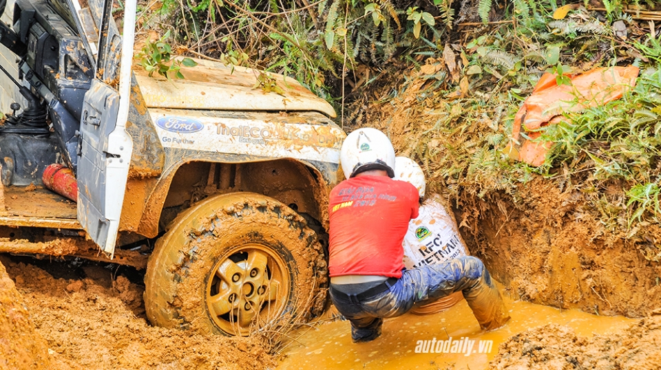 voc 2015 tinh than dong doi chien thang bun lay trong ngay thi dau thu hai