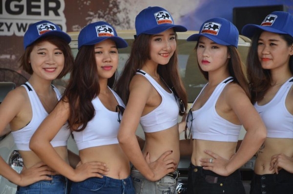 voc 2015 dan nguoi dep thieu dot giai dua xe o to dia hinh viet nam
