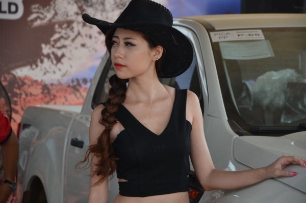 voc 2015 dan nguoi dep thieu dot giai dua xe o to dia hinh viet nam
