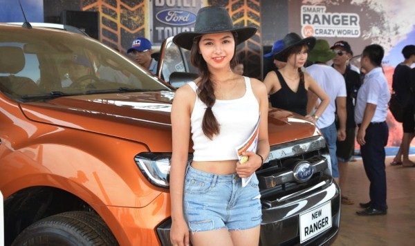 voc 2015 dan nguoi dep thieu dot giai dua xe o to dia hinh viet nam