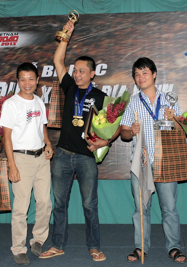 voc 2015 hanh trinh chinh phuc ngoi vuong cua mitsubishi triton
