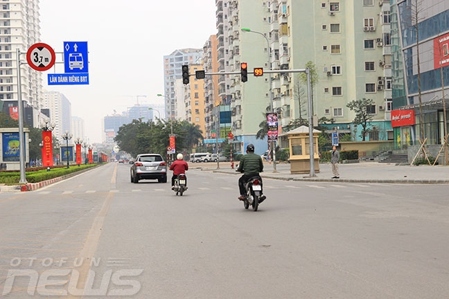 pho xa thu do thong thoang trong sang dau nam