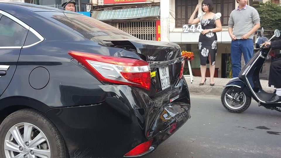 don toa mung 1 tet ba o to bi hu hai nhe tren duong nghi tam
