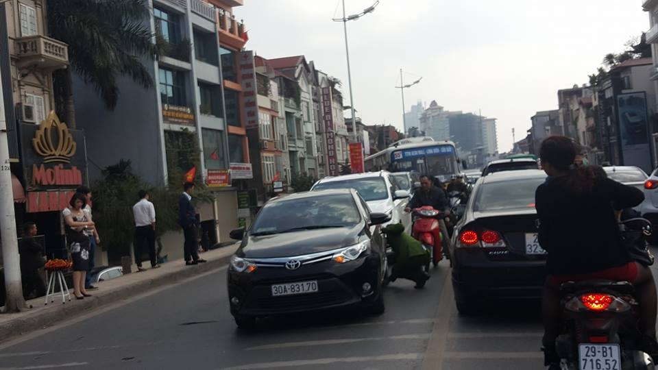 "Dồn toa" mùng 1 Tết, ba ô tô bị hư hại nhẹ trên đường Nghi Tàm