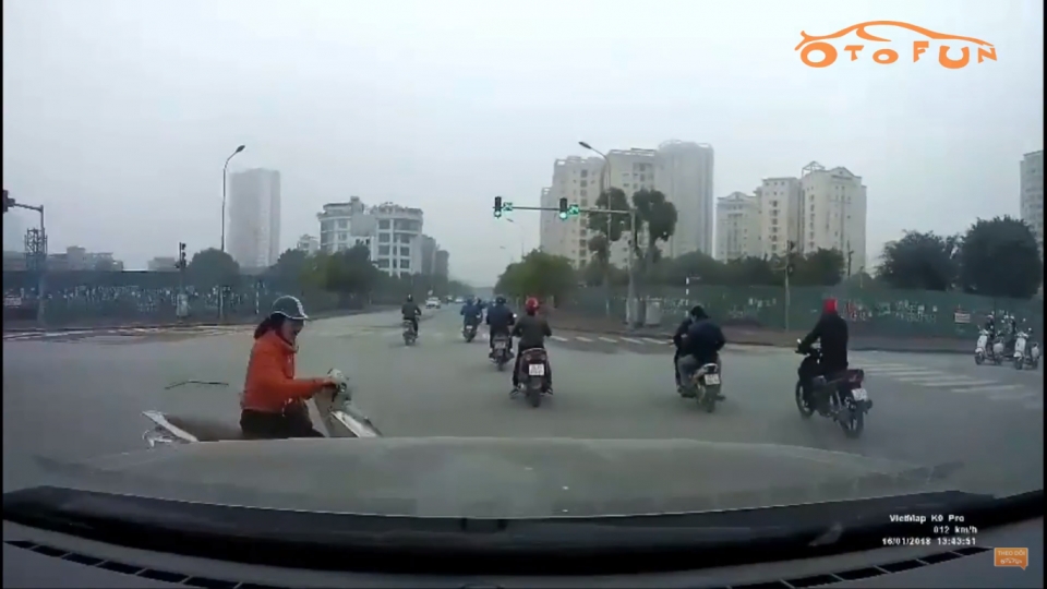 camera hanh trinh giai cuu tai xe khoi den dui cuoi nam