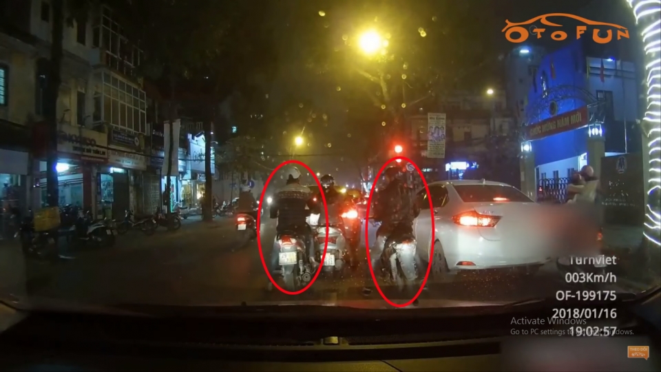 Dàn cảnh trộm túi xách trên phố Lò Đúc dan canh trom tui xach tren pho lo duc