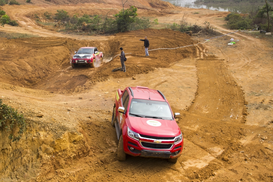duong dua knock out the king thu thach ki nang lai xe offroad toc do cao