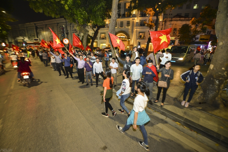 giao thong ha noi kin dac nguoi sau chien thang nghet tho cua doi tuyen u23 viet nam