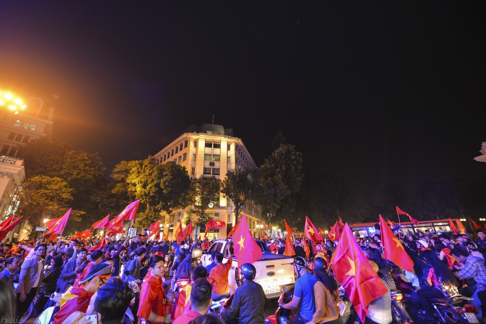 giao thong ha noi kin dac nguoi sau chien thang nghet tho cua doi tuyen u23 viet nam