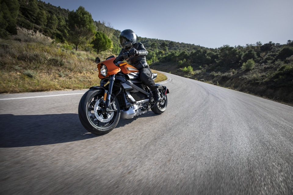 Mô tô điện Harley-Davidson LiveWire có giá bán gần 30.000 USD mo to dien harley davidson livewire co gia ban gan 30000 usd