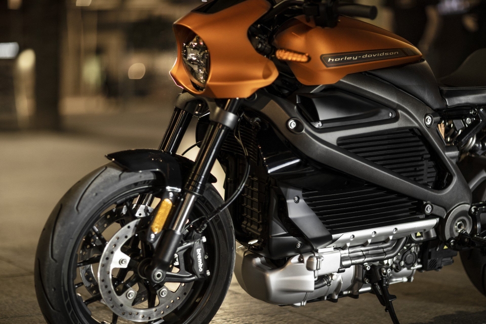 Mô tô điện Harley-Davidson LiveWire có giá bán gần 30.000 USD mo to dien harley davidson livewire co gia ban gan 30000 usd