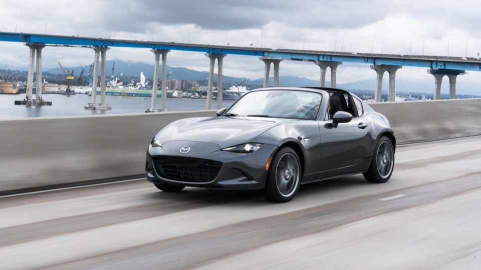 mazda mx 5 miata ban ki niem sap hien dien tai trien lam chicago