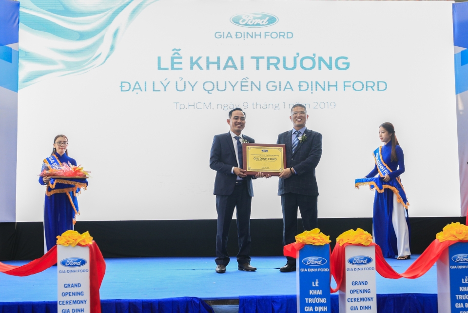 ford khai truong dai ly chinh hang thu 40 o viet nam
