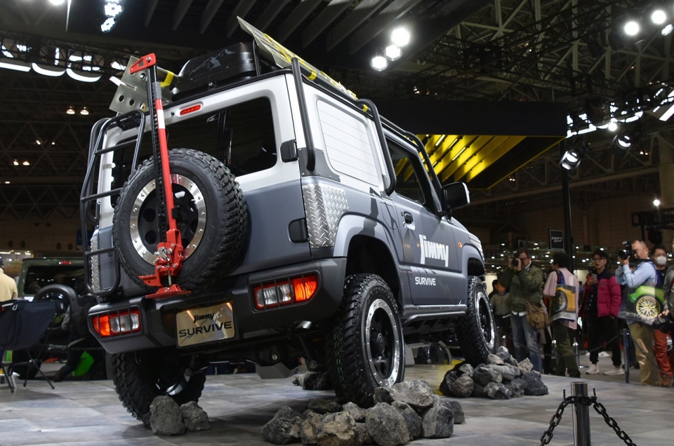 Bộ đôi Suzuki Jimny cực "chất" tại triển lãm xe độ Tokyo bo doi suzuki jimny cuc chat tai trien lam xe do tokyo
