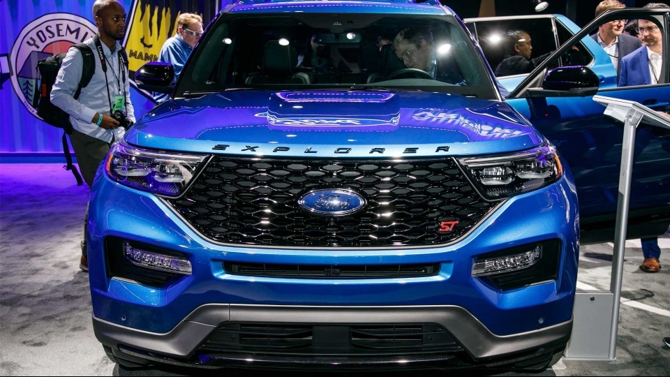 Ford Explorer bất ngờ tăng giá