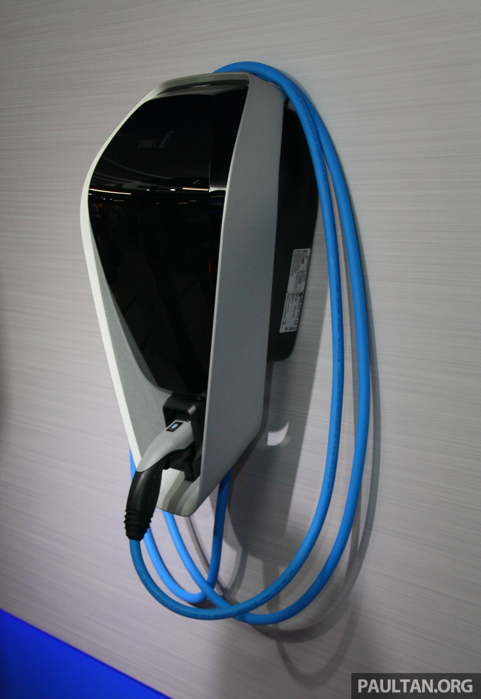 bmw khai truong tram sac dien o malaysia