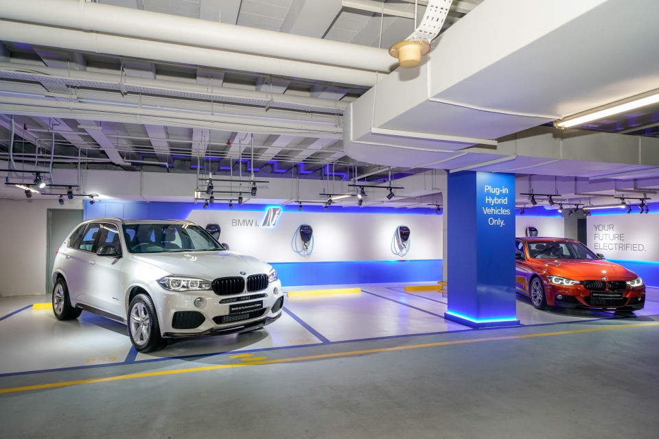 bmw khai truong tram sac dien o malaysia
