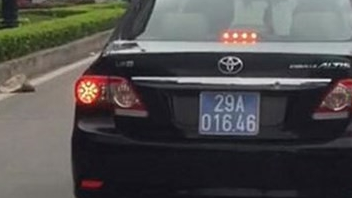 Yêu cầu xác minh xe ô tô biển xanh chạy vào làn đường xe buýt nhanh BRT